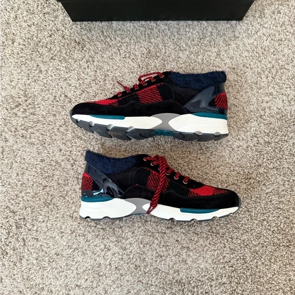 NIB Chanel Tweed Calfskin and Suede Houndstooth Sneakers Size 36.5 - Picture 4 of 8